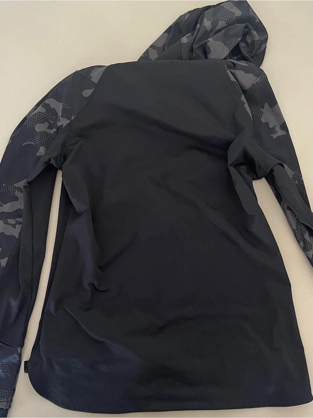 Under Armour Men’s Blacko& Gray Camo Hooded Cold Gear Hoodie